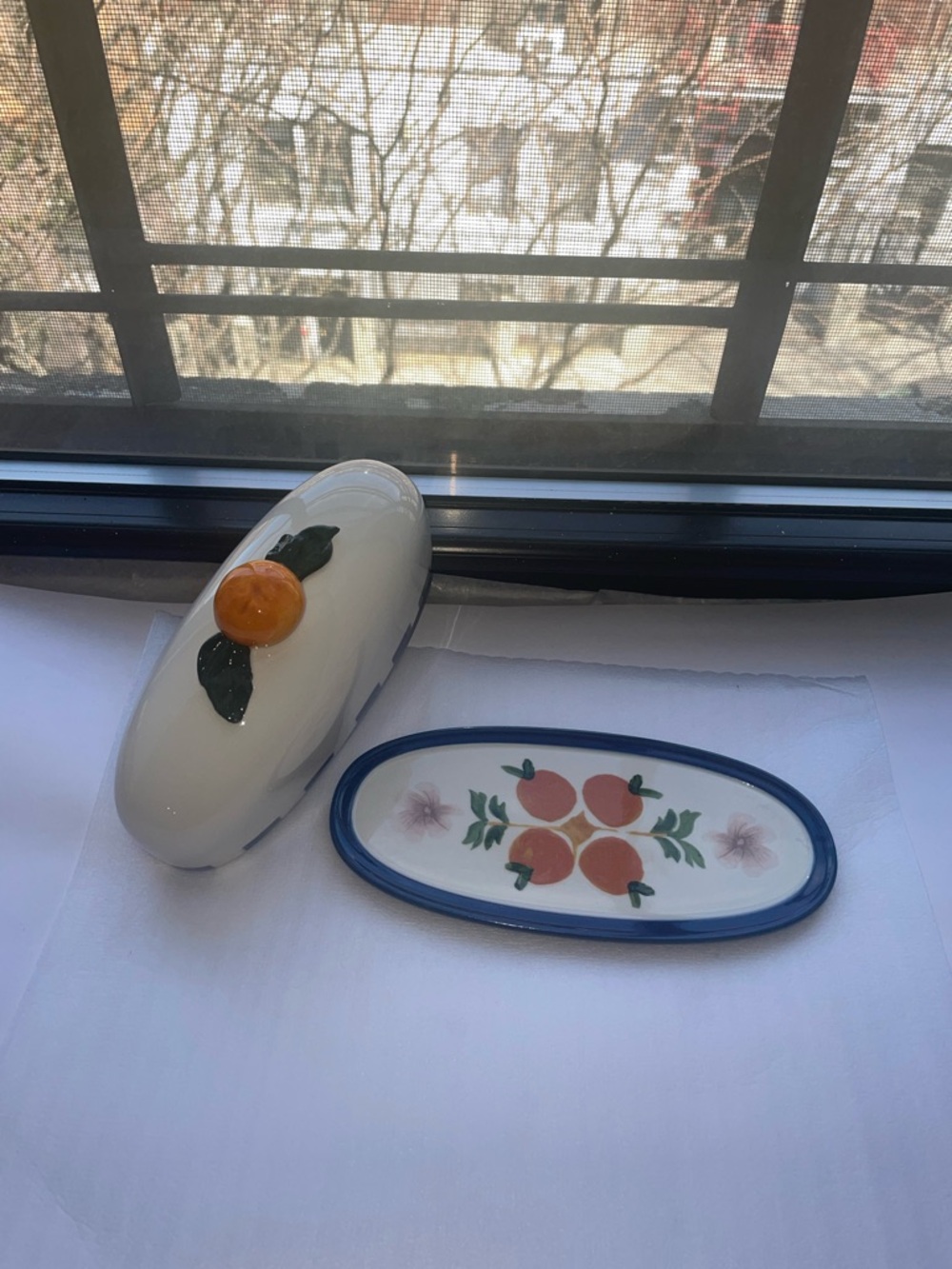 ❤️ Anthropologie Hand-Painted Orange Motif Stoneware Butter Dish - NWT - Picture 6 of 7